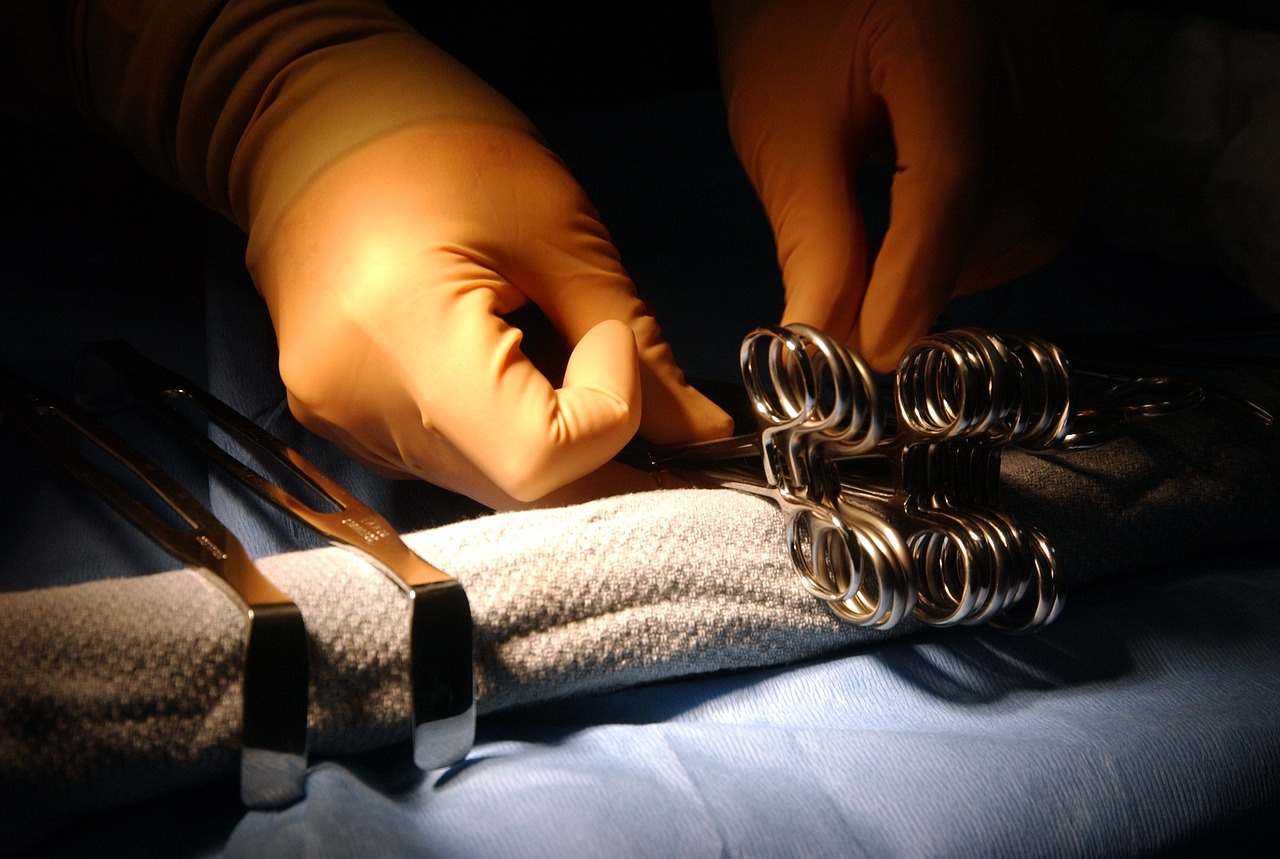 surgical instruments, hands, technician-81489.jpg